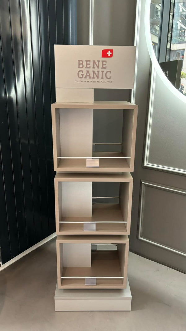 Regal-Display Höhe: 160 cm Breite: 45 cm Tiefe: 39 cm